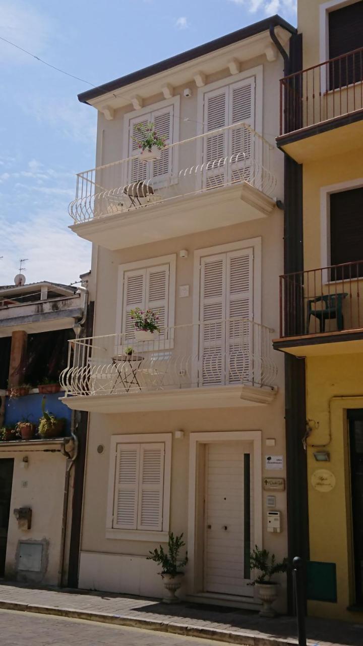 Il Piccolo Giglio Bed and Breakfast Porto SantʼElpidio Buitenkant foto